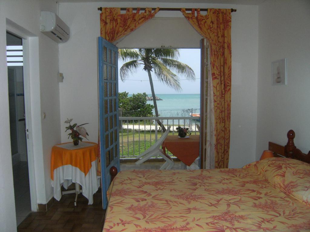 Bed and Breakfast Le Gligli à Le Gosier  Extérieur photo